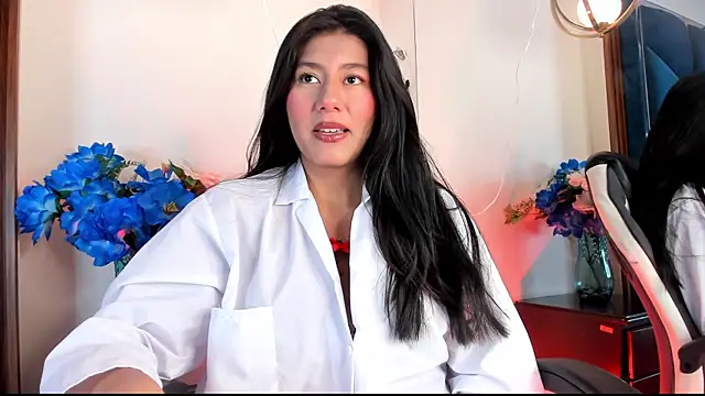 CarlaAlvez online show from December 15, 2025, 1:50 pm