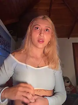 cuteweed420 online show from November 26, 2025, 10:32 pm