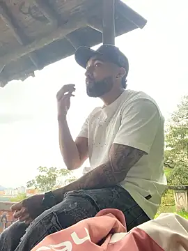 Sweet and caramel online show from January 31, 2026, 9:02 pm