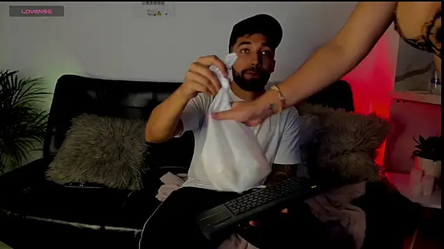 Sweet and caramel online show from March 2, 2025, 7:30 pm