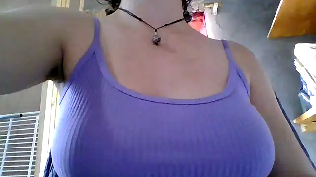 Snapshot of LoveElectra chatting on May 27, 2026, 5:09 pm LoveElectra online show from May 27, 2026, 5:09 pm