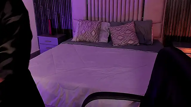 Lillyortiz online show from March 18, 2026, 7:59 pm