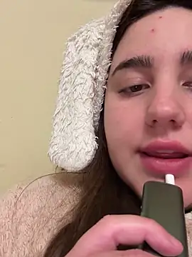 Snapshot of Natalie_21 chatting on February 12, 2025, 12:48 am Natalie 21 online show from February 12, 2025, 12:48 am