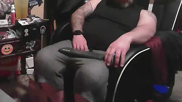 TwoFarty240 online show from October 20, 2025, 12:13 am