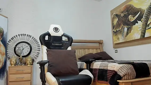 mr stiven  online show from March 25, 2026, 3:17 am