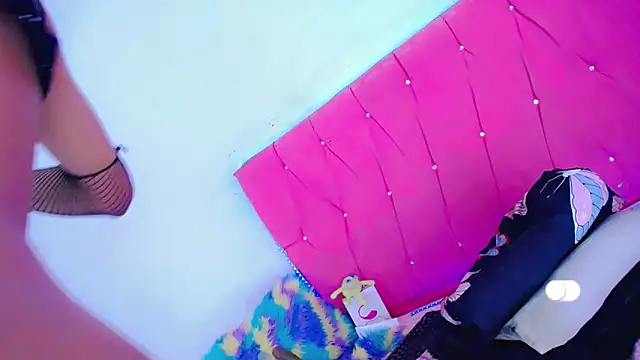 Snapshot of Theylor_Rouse chatting on October 12, 2025, 10:00 pm Theylor Rouse online show from October 12, 2025, 10:00 pm