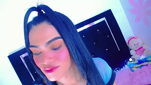 Snapshot of Theylor_Rouse chatting on November 7, 2025, 8:30 am Theylor Rouse online show from November 7, 2025, 8:30 am