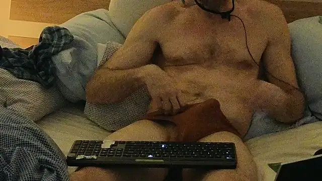 Snapshot of Twowellshapedheads chatting on March 31, 2026, 10:45 pm Twowellshapedheads online show from March 31, 2026, 10:45 pm