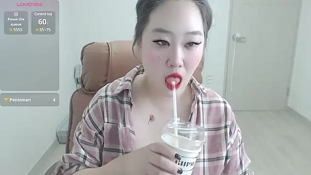 Snapshot of asiancat1 chatting on December 17, 2024, 10:01 am asiancat1 online show from December 17, 2024, 10:01 am