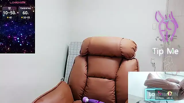 Snapshot of asiancat1 chatting on January 9, 2025, 7:10 am asiancat1 online show from January 9, 2025, 7:10 am