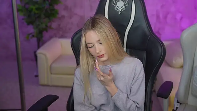 Ewa Pearl online show from March 2, 2025, 7:43 am