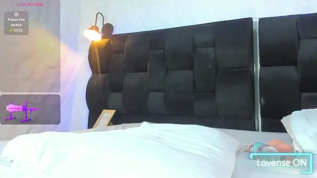 Camila  Gomez online show from October 6, 2025, 12:28 pm