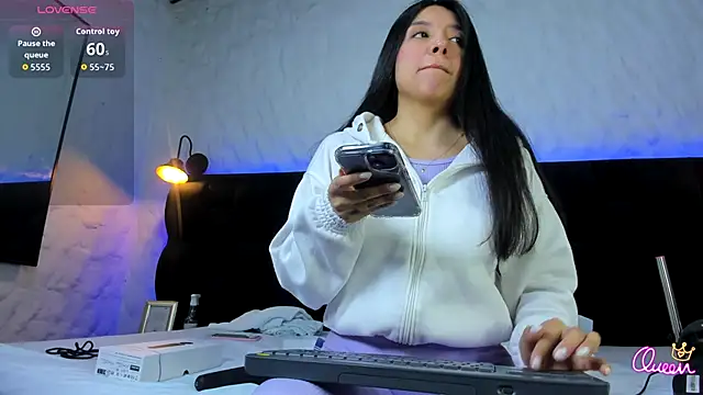 Camila  Gomez online show from January 6, 2026, 12:31 pm