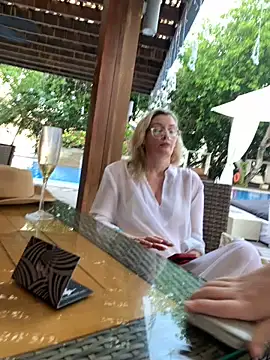 Englishhotwife4u online show from December 30, 2024, 12:31 pm