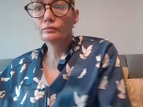 Englishhotwife4u online show from December 22, 2024, 8:49 am