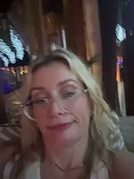 Englishhotwife4u online show from January 3, 2025, 5:42 pm