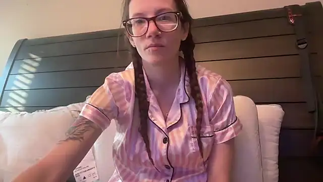 Snapshot of yourstrulylivy69 chatting on February 20, 2025, 1:51 pm yourstrulylivy69 online show from February 20, 2025, 1:51 pm