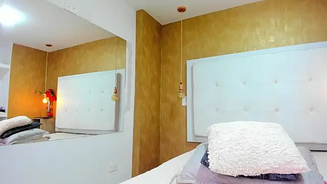 Milaspetite online show from February 25, 2026, 8:08 pm