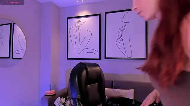 MiaFarrell  online show from November 7, 2025, 6:01 pm