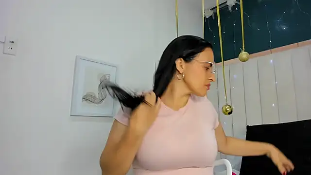 africa holmes online show from November 30, 2025, 2:34 am