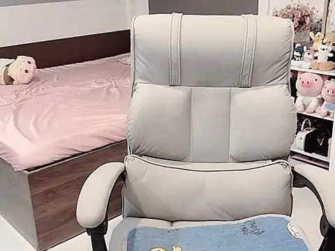 Eva-Public online show from November 1, 2025, 7:02 am