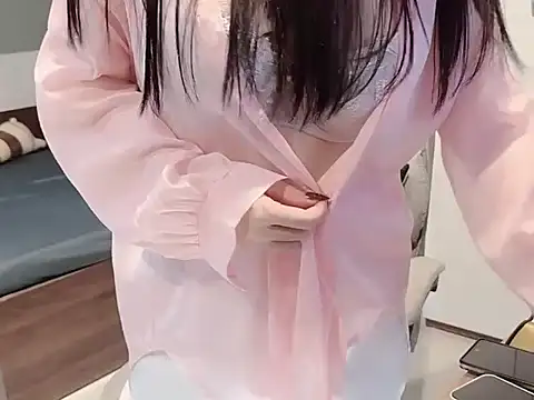 Eva-Public online show from October 18, 2025, 4:25 am