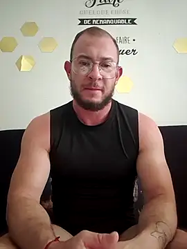 jourdinio13 online show from July 4, 2026, 4:11 pm