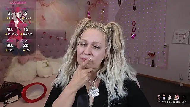 Penelope Pinky online show from February 19, 2025, 8:41 pm