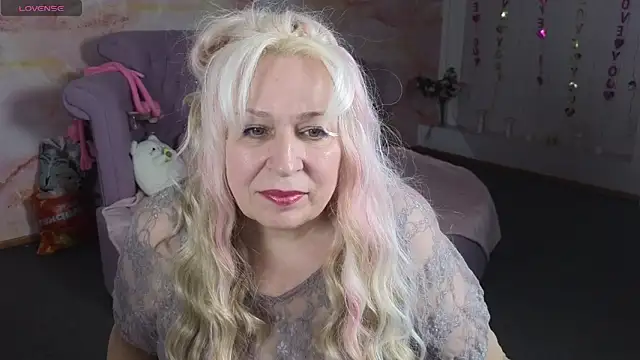 Snapshot of Penelope_Pinky chatting on May 29, 2026, 12:00 pm Penelope Pinky online show from May 29, 2026, 12:00 pm