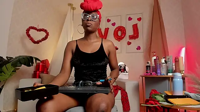 lolajenkins  online show from February 15, 2025, 7:50 pm