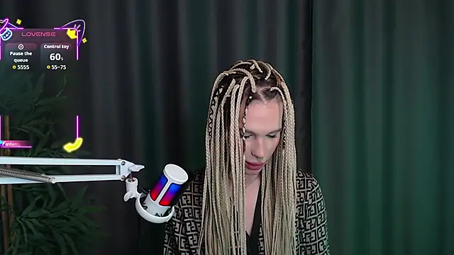 Snapshot of Cassie_Bae chatting on December 16, 2025, 4:17 am Cassie Bae online show from December 16, 2025, 4:17 am