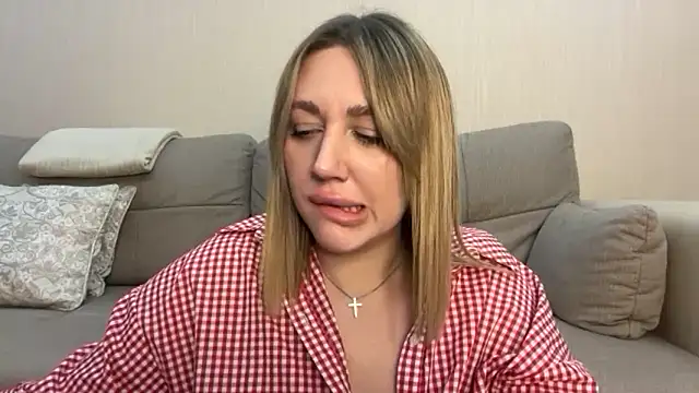 VickyLove047 online show from November 5, 2025, 8:34 pm