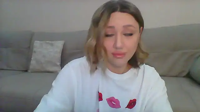 VickyLove047 online show from March 23, 2025, 3:43 am