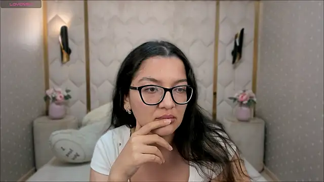 ZarifaBev online show from September 25, 2025, 1:06 pm