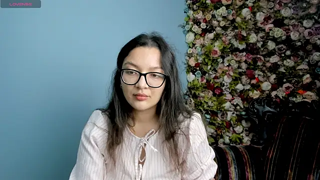 ZarifaBev online show from September 24, 2025, 1:17 pm