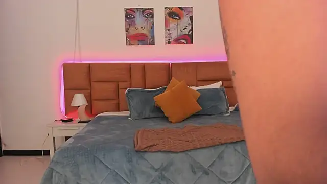 Snapshot of Regina_blum chatting on February 6, 2026, 12:12 pm Regina blum online show from February 6, 2026, 12:12 pm