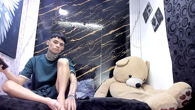 Snapshot of exotic_hot_couple chatting on May 4, 2026, 8:22 pm exotic hot couple online show from May 4, 2026, 8:22 pm