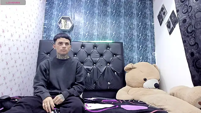 exotic hot couple online show from February 6, 2026, 8:38 pm