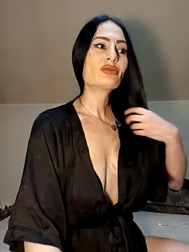 EveeRose online show from December 16, 2025, 7:23 am