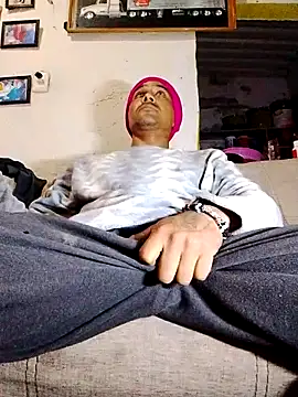 Snapshot of NewBe9D9 chatting on November 17, 2025, 9:57 am NewBe9D9 online show from November 17, 2025, 9:57 am