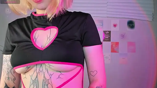 Snapshot of tender_kiitty chatting on December 23, 2024, 2:39 pm tender kiitty online show from December 23, 2024, 2:39 pm