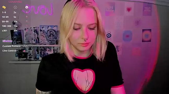 Snapshot of tender_kiitty chatting on January 12, 2025, 11:50 am tender kiitty online show from January 12, 2025, 11:50 am