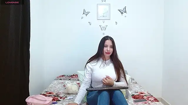 littleshydoll online show from February 12, 2026, 1:16 am