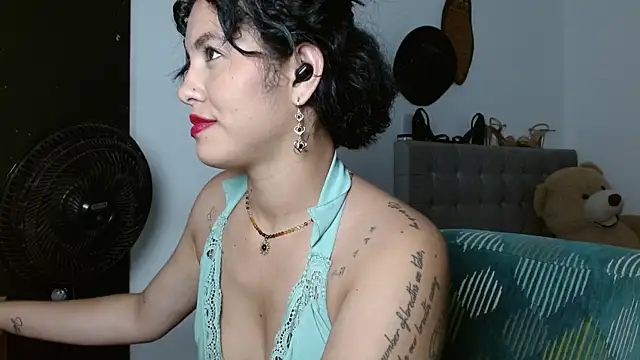 Sexy Lia  online show from April 15, 2026, 2:50 am