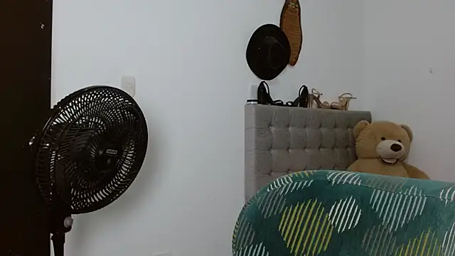 Sexy Lia  online show from April 17, 2026, 11:29 pm