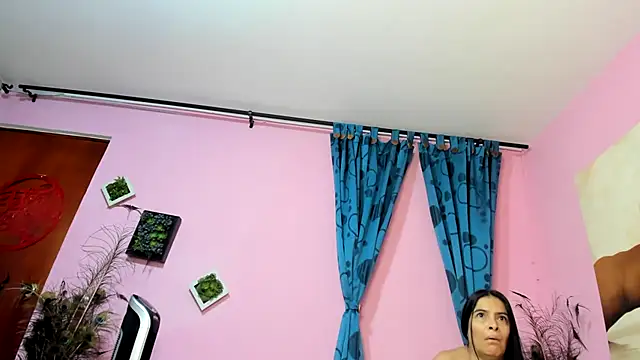 miss--flora online show from November 20, 2025, 1:45 pm