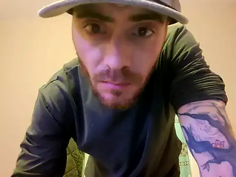 Snapshot of Huntzg23 chatting on December 1, 2025, 8:48 am Huntzg23 online show from December 1, 2025, 8:48 am