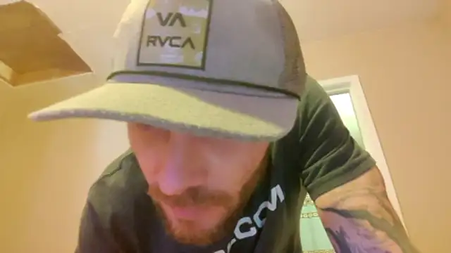 Snapshot of Huntzg23 chatting on November 28, 2025, 7:41 am Huntzg23 online show from November 28, 2025, 7:41 am