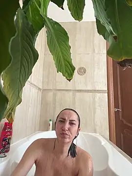 AnneHaddaway online show from April 17, 2026, 10:18 am