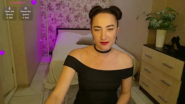 Snapshot of AnneHaddaway chatting on July 21, 2026, 9:49 pm AnneHaddaway online show from July 21, 2026, 9:49 pm